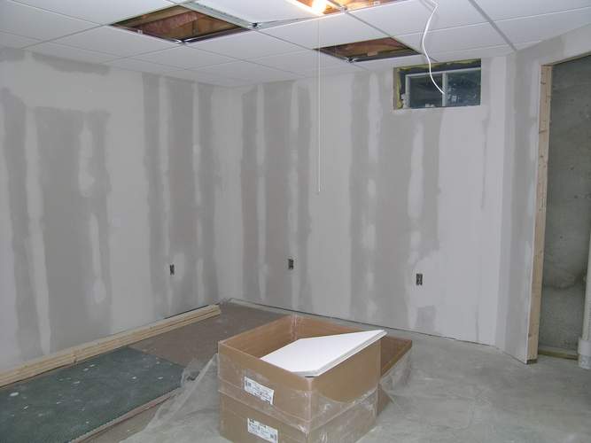 Looking into the bedroom (ceiling started)
