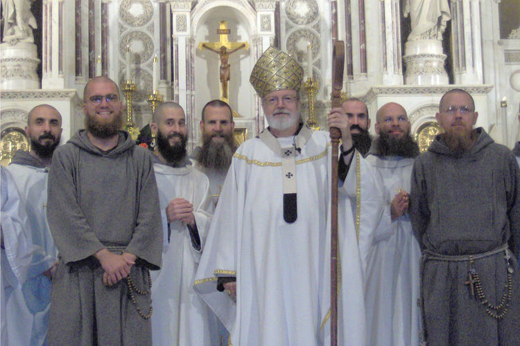 Cardinal posing with the Franciscans of Primitive Observance
